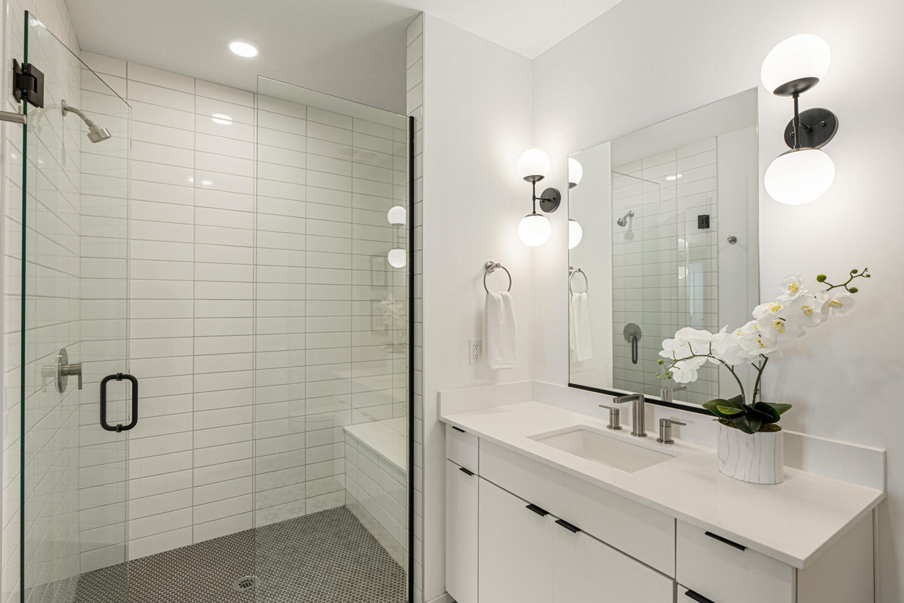 906 Bathroom